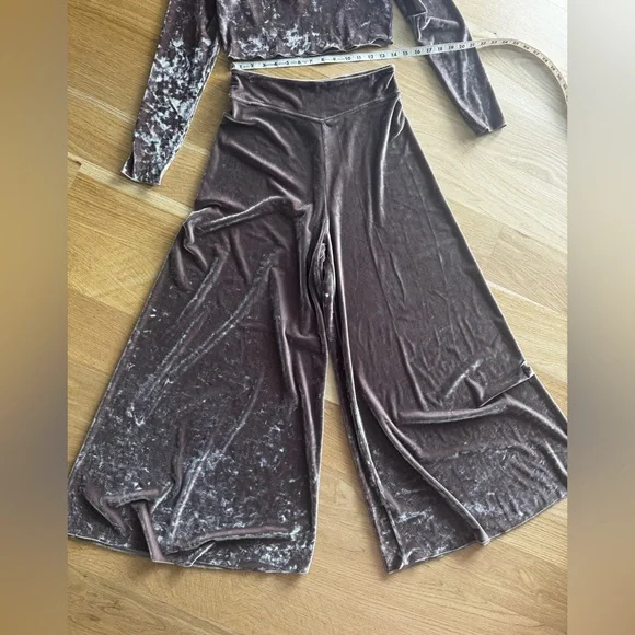 Free People soft Velvet crop top & Wide Leg pants Set Small - Picture 2 of 6